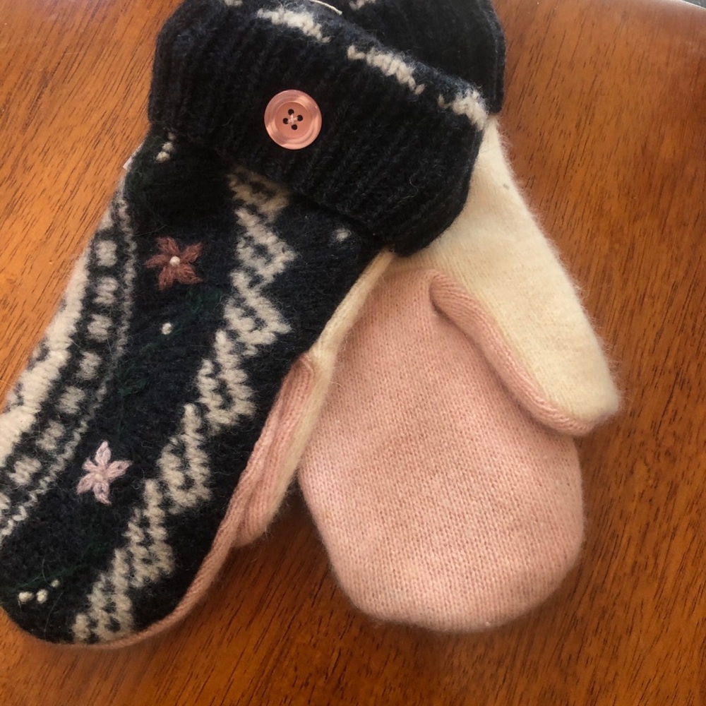 Hand made wool mittins